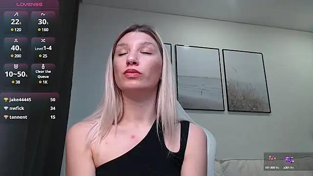 Snapshot of Linaa_Land chatting on December 9, 12:40 pm Linaa Land online show from December 9, 12:40 pm