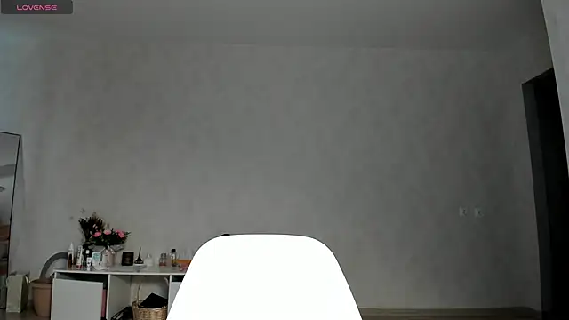 Snapshot of Linaa_Land chatting on May 5, 3:25 am Linaa Land online show from May 5, 3:25 am
