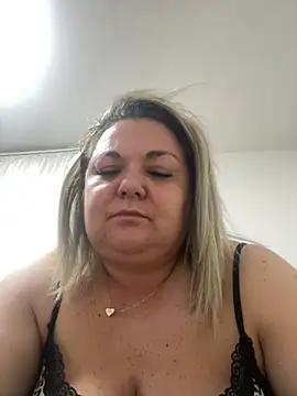 Snapshot of MikyVesela chatting on April 26, 3:21 pm MikyVesela online show from April 26, 3:21 pm
