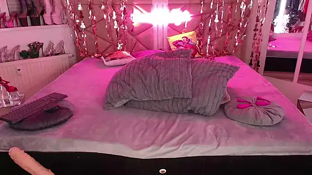 bonnievonclyde online show from February 26, 7:16 pm