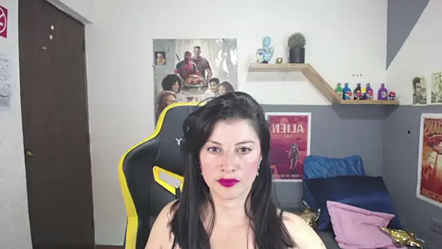 Snapshot of Aliiz_01 chatting on June 5, 7:08 pm Aliiz 01 online show from June 5, 7:08 pm
