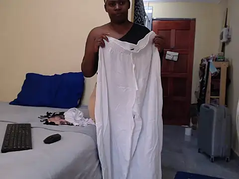 Snapshot of SALTRYHIPS29x chatting on February 21, 9:45 am SALTRYHIPS29x online show from February 21, 9:45 am