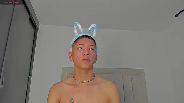 JulianRose 1 online show from February 7, 11:36 am