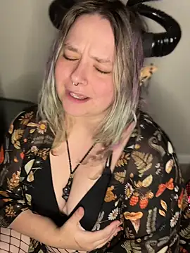kitten0760 online show from May 14, 1:01 am