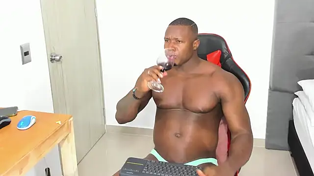 Snapshot of sexy_blackman3606 chatting on February 3, 5:40 am sexy blackman3606 online show from February 3, 5:40 am