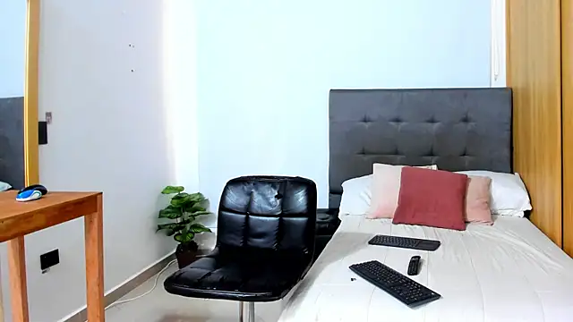 Snapshot of sexy_blackman3606 chatting on December 15, 7:29 pm sexy blackman3606 online show from December 15, 7:29 pm