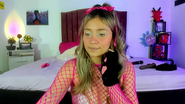 Snapshot of alisson_zafiro_ chatting on January 8, 12:15 pm alisson zafiro online show from January 8, 12:15 pm