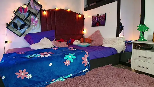 Snapshot of alisson_zafiro_ chatting on March 7, 6:13 am alisson zafiro online show from March 7, 6:13 am