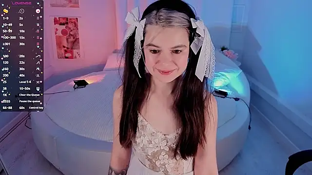 Snapshot of Lil_Amelie chatting on October 11, 7:29 am Lil Amelie online show from October 11, 7:29 am