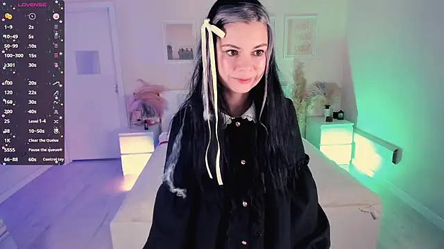 Snapshot of Lil_Amelie chatting on October 25, 7:49 am Lil Amelie online show from October 25, 7:49 am