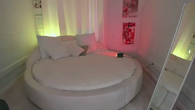 Snapshot of Lil_Amelie chatting on May 1, 9:58 am Lil Amelie online show from May 1, 9:58 am