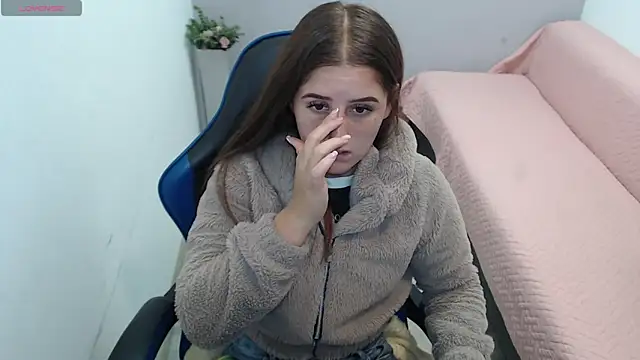 Snapshot of valerie_diaz1 chatting on December 17, 1:28 pm valerie diaz1 online show from December 17, 1:28 pm