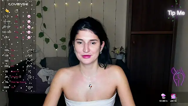 Snapshot of Alianna_Solo_Kisses chatting on January 11, 9:26 am Alianna Solo Kisses online show from January 11, 9:26 am