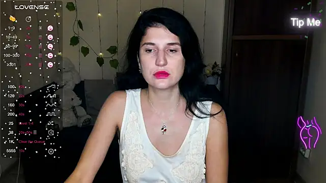 Snapshot of Alianna_Solo_Kisses chatting on January 11, 2:58 pm Alianna Solo Kisses online show from January 11, 2:58 pm