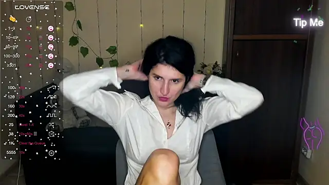 Snapshot of Alianna_Solo_Kisses chatting on January 13, 3:47 pm Alianna Solo Kisses online show from January 13, 3:47 pm