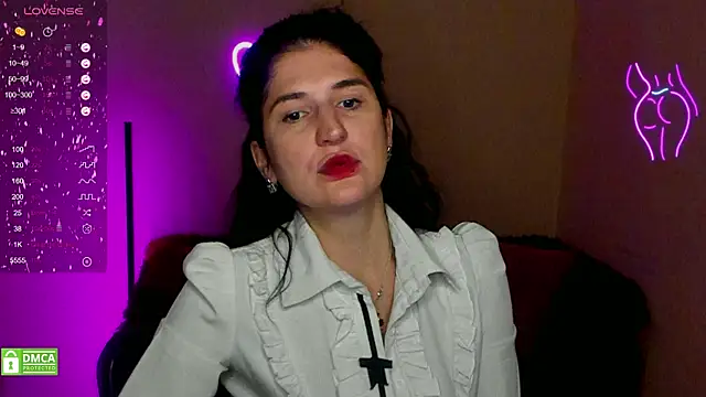 Snapshot of Alianna_Solo_Kisses chatting on January 22, 6:31 am Alianna Solo Kisses online show from January 22, 6:31 am