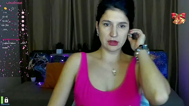 Snapshot of Alianna_Solo_Kisses chatting on February 6, 6:29 am Alianna Solo Kisses online show from February 6, 6:29 am