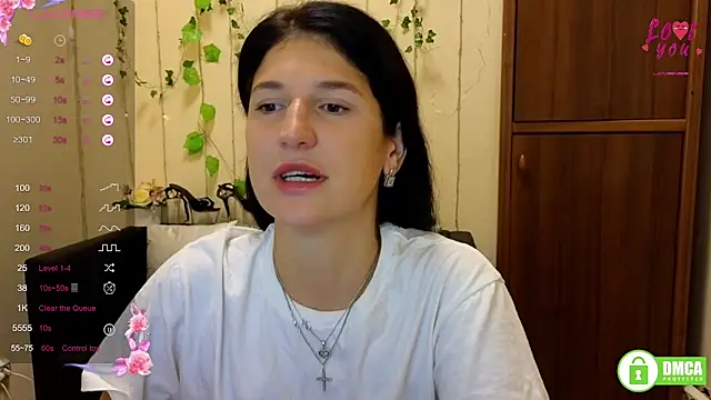 Snapshot of Alianna_Solo_Kisses chatting on September 17, 5:31 am Alianna Solo Kisses online show from September 17, 5:31 am