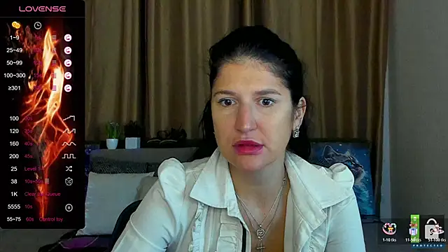 Snapshot of Alianna_Solo_Kisses chatting on October 23, 5:29 am Alianna Solo Kisses online show from October 23, 5:29 am