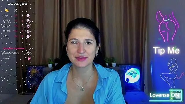 Snapshot of Alianna_Solo_Kisses chatting on October 31, 6:25 am Alianna Solo Kisses online show from October 31, 6:25 am