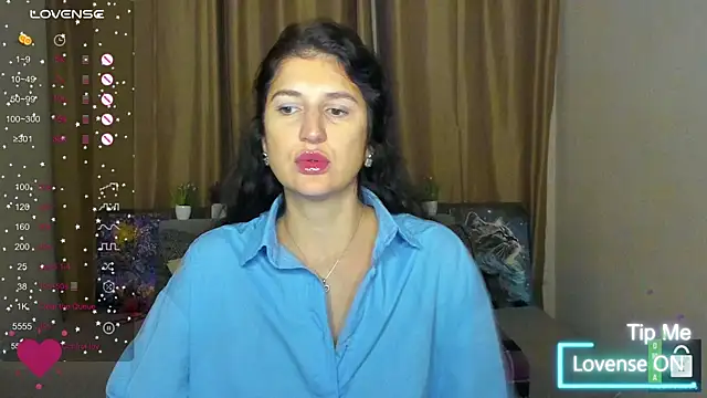 Snapshot of Alianna_Solo_Kisses chatting on November 21, 6:23 am Alianna Solo Kisses online show from November 21, 6:23 am