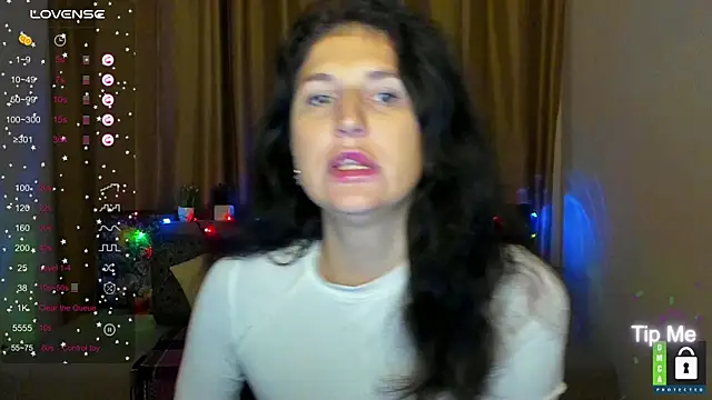 Snapshot of Alianna_Solo_Kisses chatting on November 29, 6:27 am Alianna Solo Kisses online show from November 29, 6:27 am