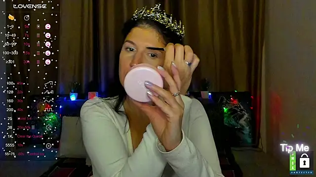 Snapshot of Alianna_Solo_Kisses chatting on December 3, 6:21 am Alianna Solo Kisses online show from December 3, 6:21 am