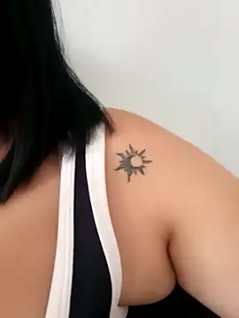 Snapshot of MelannyBell chatting on February 19, 8:41 pm MelannyBell online show from February 19, 8:41 pm