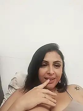 Snapshot of MelannyBell chatting on December 15, 6:23 pm MelannyBell online show from December 15, 6:23 pm