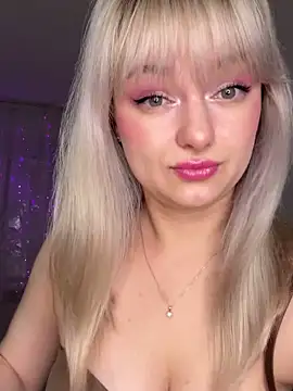 Snapshot of Blonde20 chatting on October 17, 7:38 pm Blonde20 online show from October 17, 7:38 pm