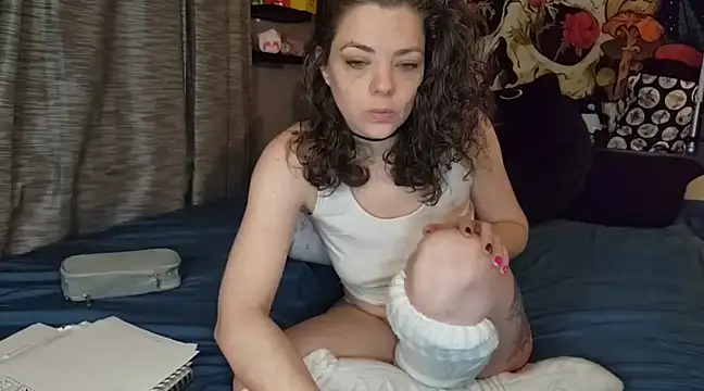 Snapshot of MiaElizabeth chatting on March 2, 7:21 am MiaElizabeth online show from March 2, 7:21 am