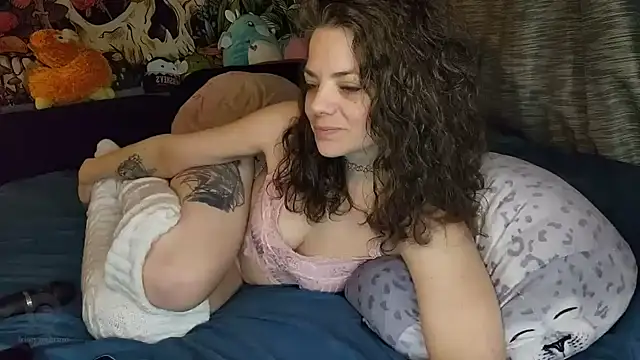 Snapshot of MiaElizabeth chatting on March 13, 10:05 am MiaElizabeth online show from March 13, 10:05 am