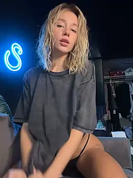 SSSATIVA model online show from February 21, 11:10 pm