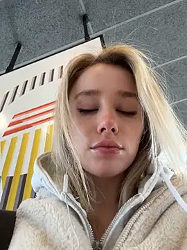 SSSATIVA model online show from October 16, 12:44 am