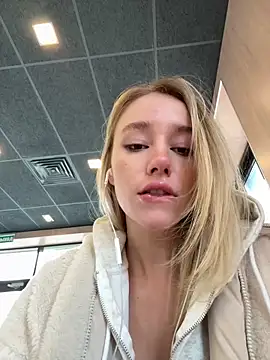 SSSATIVA model online show from October 22, 12:44 am