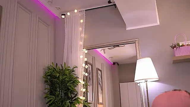 NicoleCellini online show from March 13, 7:31 pm