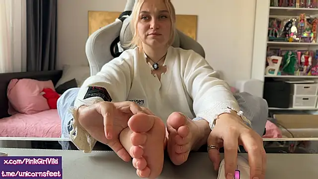 unicornsfeet online show from March 29, 10:48 am