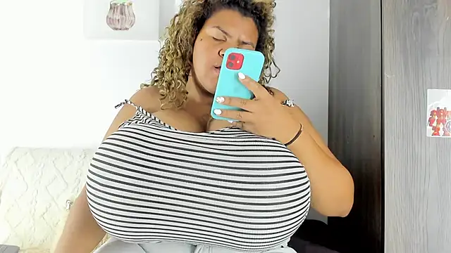 bigmom69  online show from March 16, 1:11 am