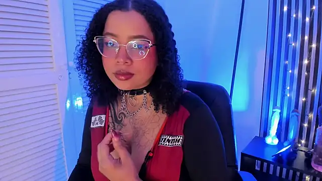 Emiilycollins online show from December 12, 4:48 am