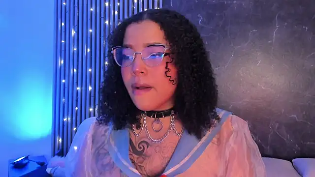 Emiilycollins online show from December 13, 7:43 pm