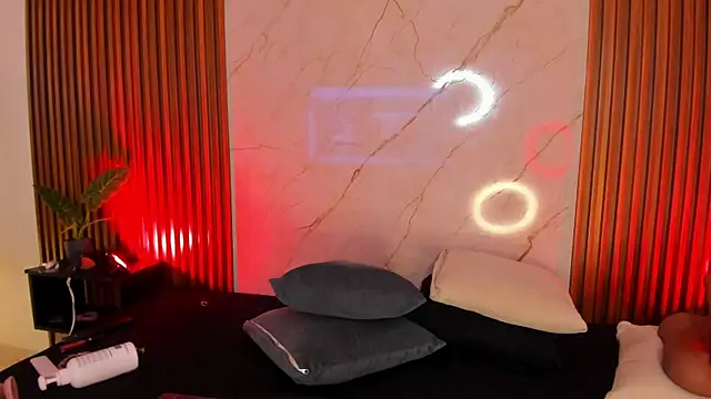 Emiilycollins online show from January 26, 10:57 pm