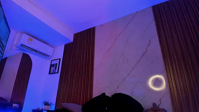 Emiilycollins online show from October 14, 11:27 pm