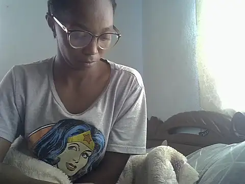 Snapshot of ElianeHot chatting on June 5, 7:47 am ElianeHot online show from June 5, 7:47 am