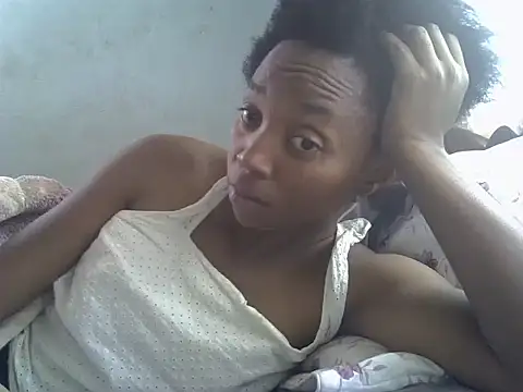 Snapshot of ElianeHot chatting on June 11, 8:23 am ElianeHot online show from June 11, 8:23 am