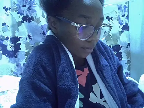 Snapshot of ElianeHot chatting on June 13, 6:39 pm ElianeHot online show from June 13, 6:39 pm