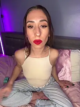 Snapshot of petitebarbiexxx chatting on December 3, 3:41 am petitebarbiexxx online show from December 3, 3:41 am