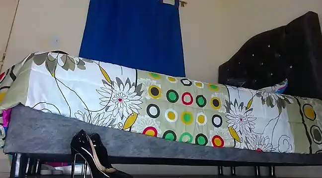 Snapshot of Valenn_rey chatting on February 24, 6:47 pm Valenn rey online show from February 24, 6:47 pm