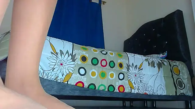 Snapshot of Valenn_rey chatting on February 24, 9:52 pm Valenn rey online show from February 24, 9:52 pm