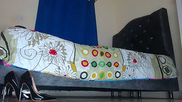 Snapshot of Valenn_rey chatting on March 4, 11:32 pm Valenn rey online show from March 4, 11:32 pm