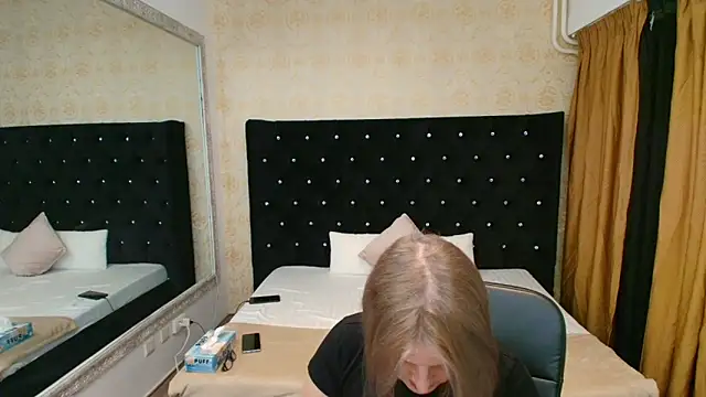 Snapshot of Lilly_hott chatting on November 16, 7:52 pm Lilly hott online show from November 16, 7:52 pm